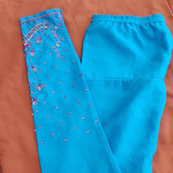 Indian wear party suit(3-piece) - Picture 4 of 6